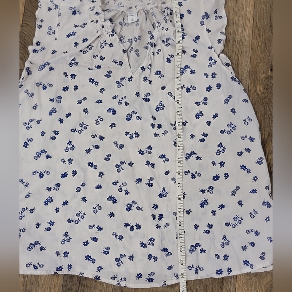 Old Navy blue flower ruffle top - Picture 5 of 5
